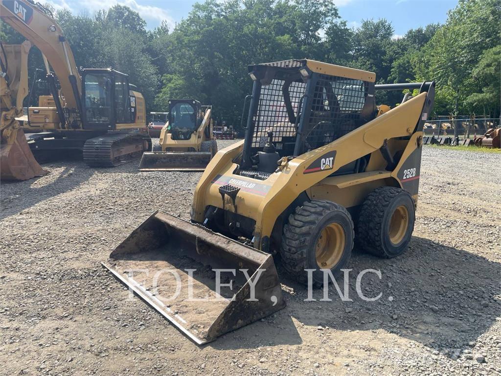 CAT 252B Kompaktlastere
