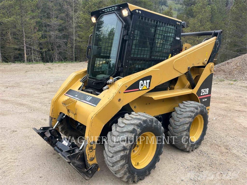 CAT 252B Kompaktlastere
