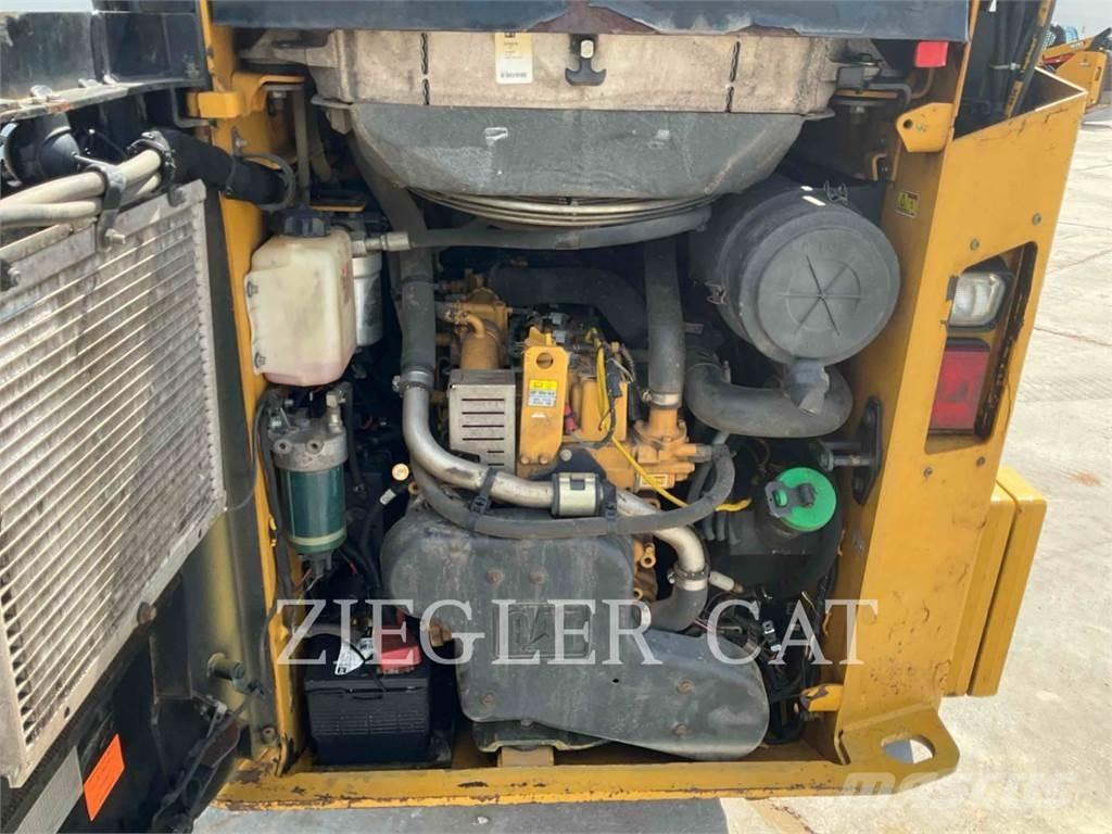 CAT 257D Beltelastere