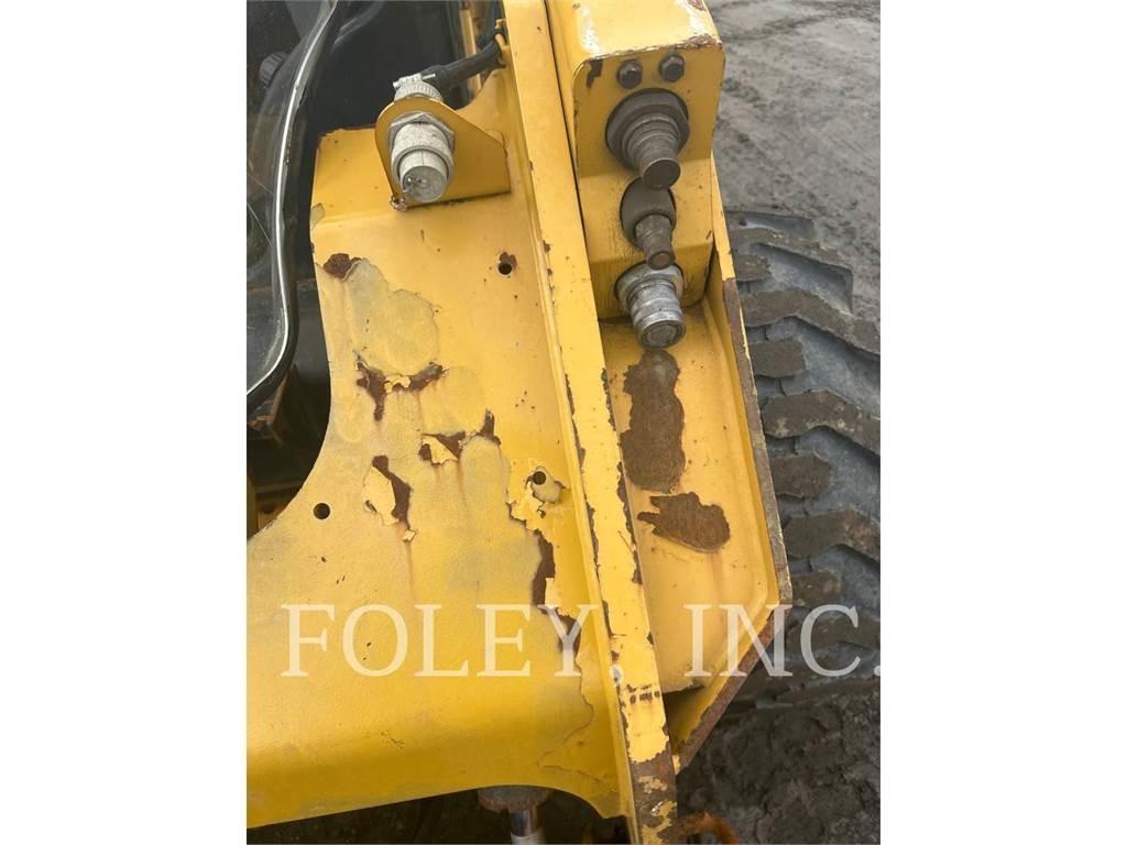 CAT 272D2 Kompaktlastere