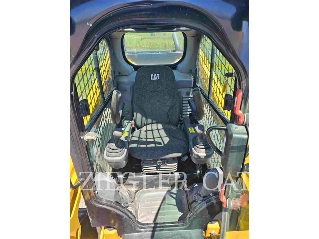 CAT 272D2 Kompaktlastere