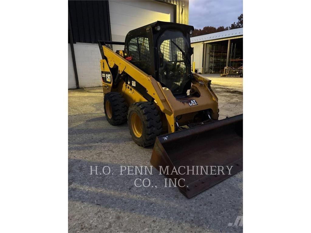 CAT 272D2 Kompaktlastere