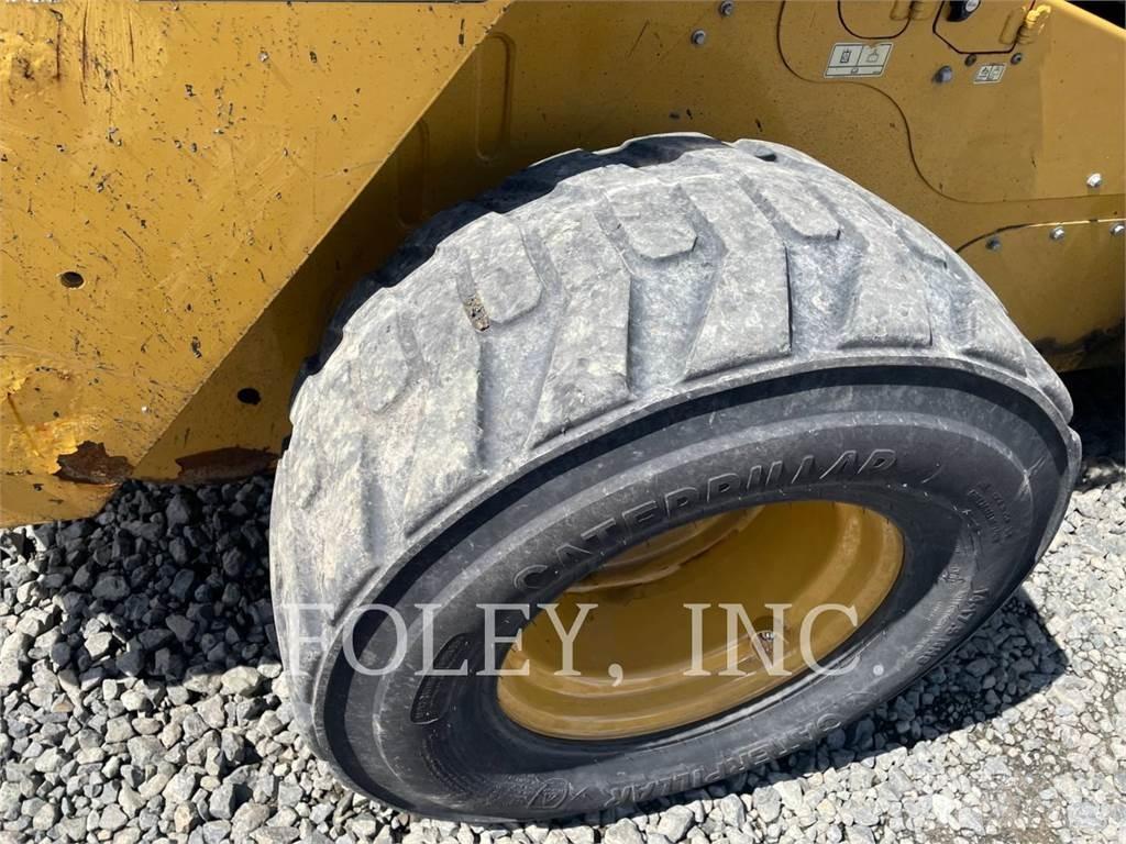 CAT 272D2XHP Kompaktlastere