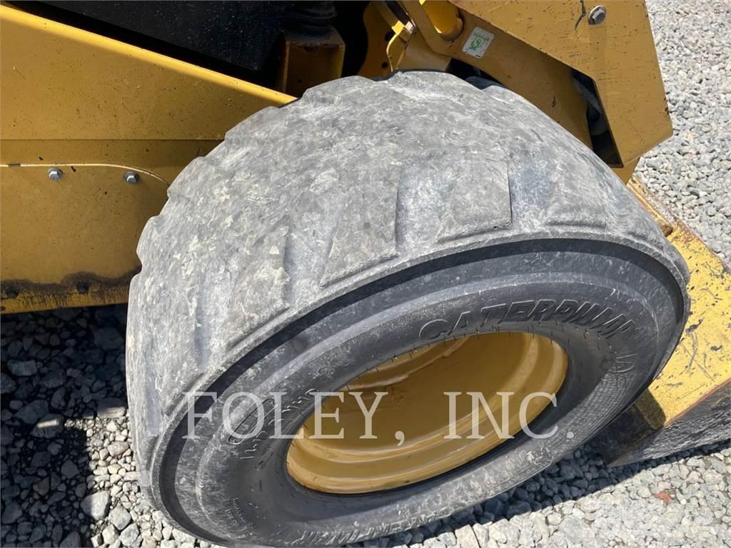 CAT 272D2XHP Kompaktlastere