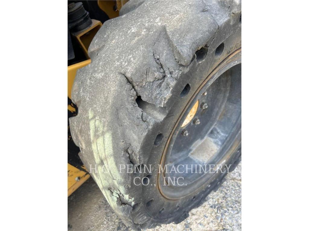 CAT 272D2XHP Kompaktlastere