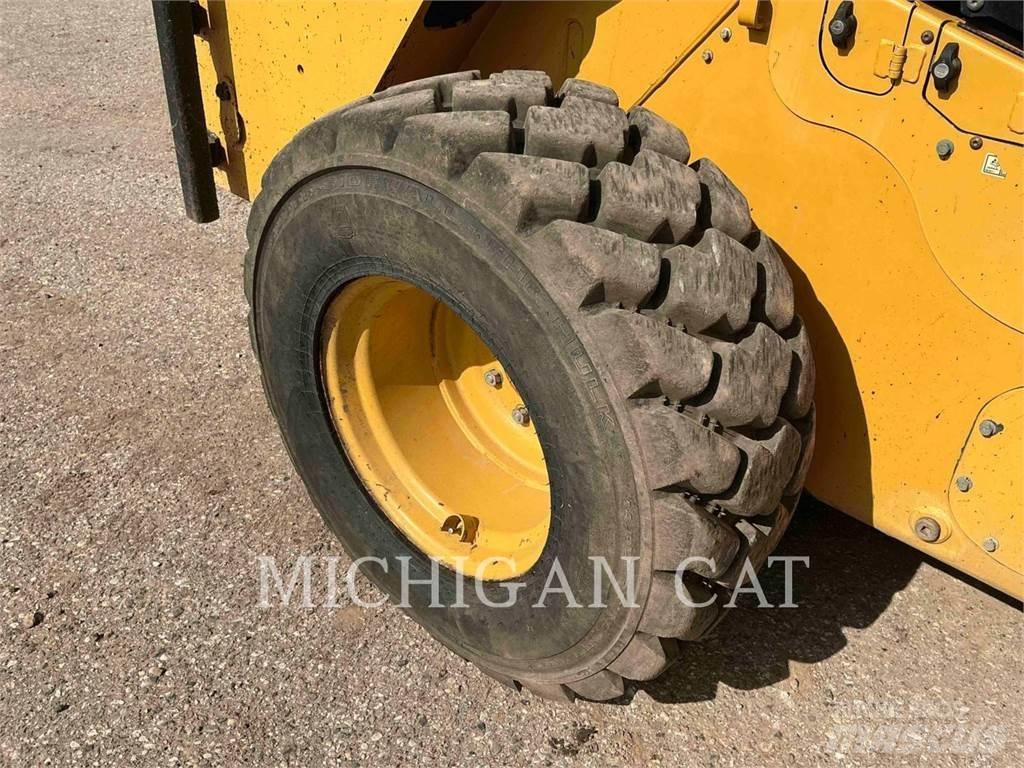 CAT 272D2XHP AQ Kompaktlastere