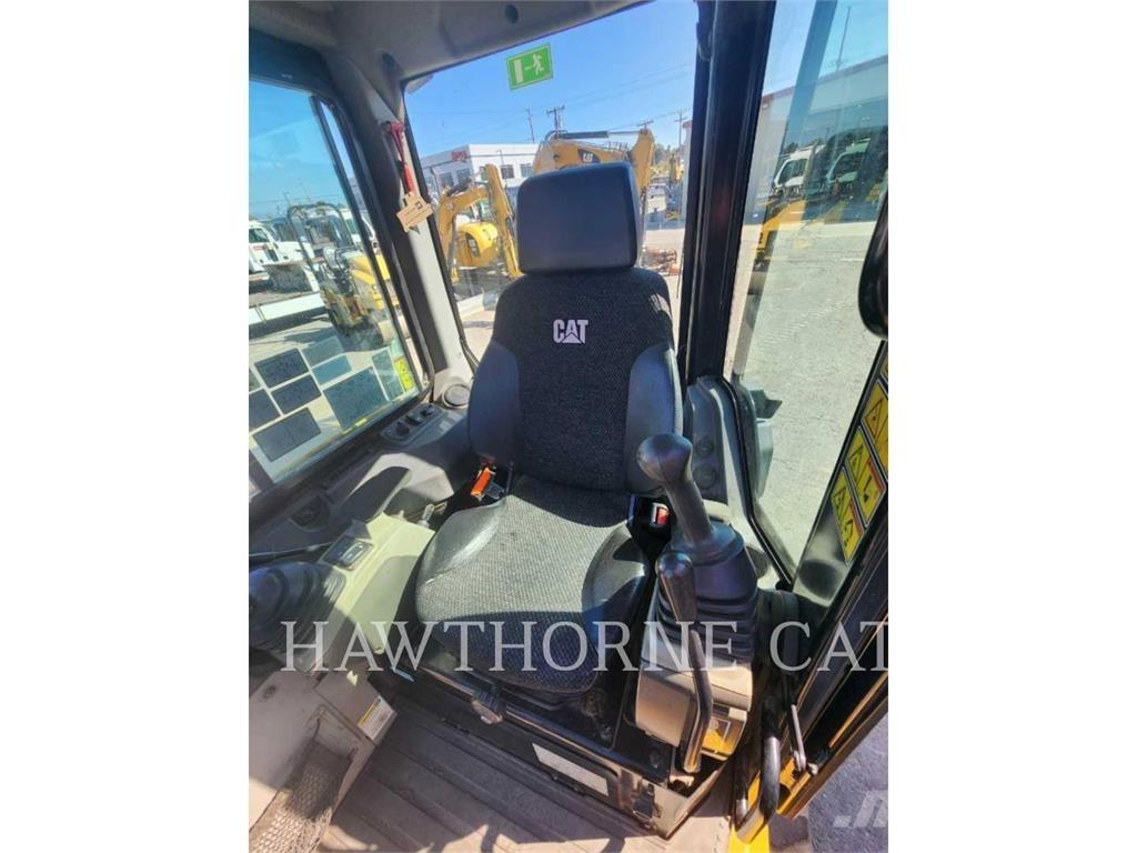 CAT 304E2 CAB Beltegraver