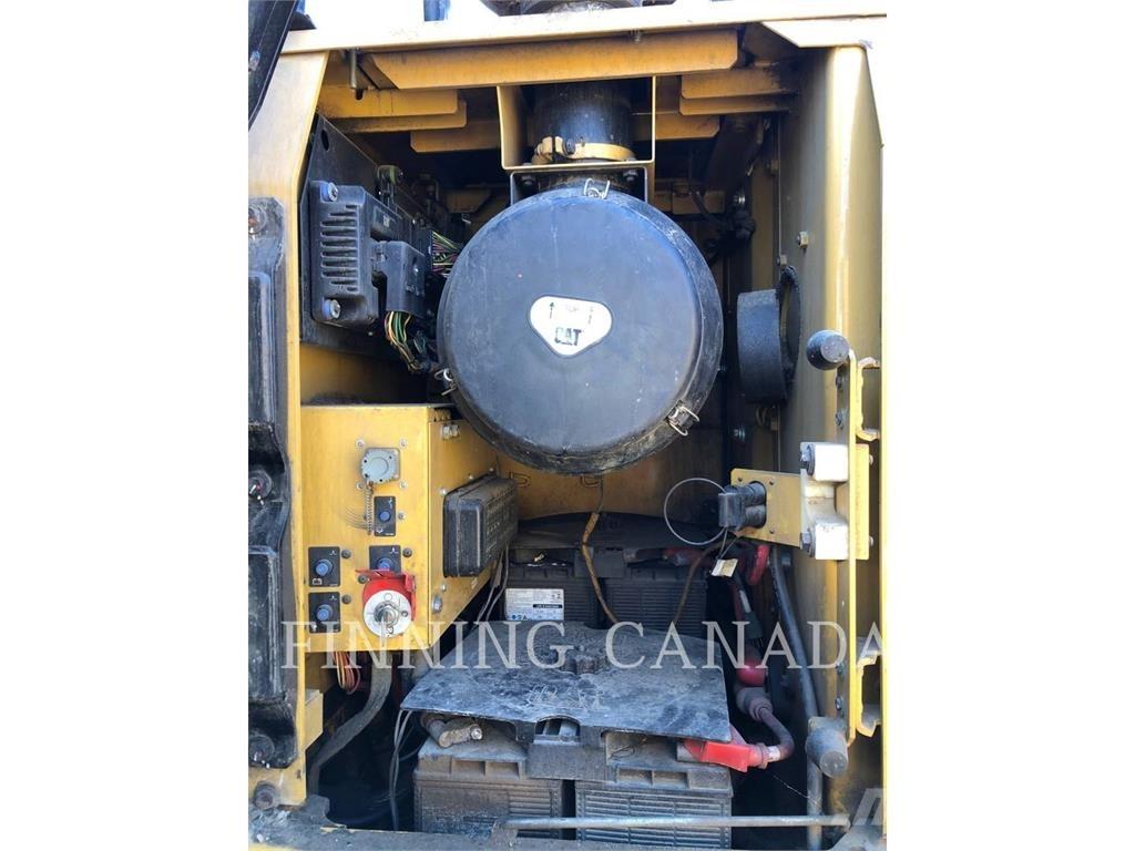 CAT 320D2 FM Gravemaskiner