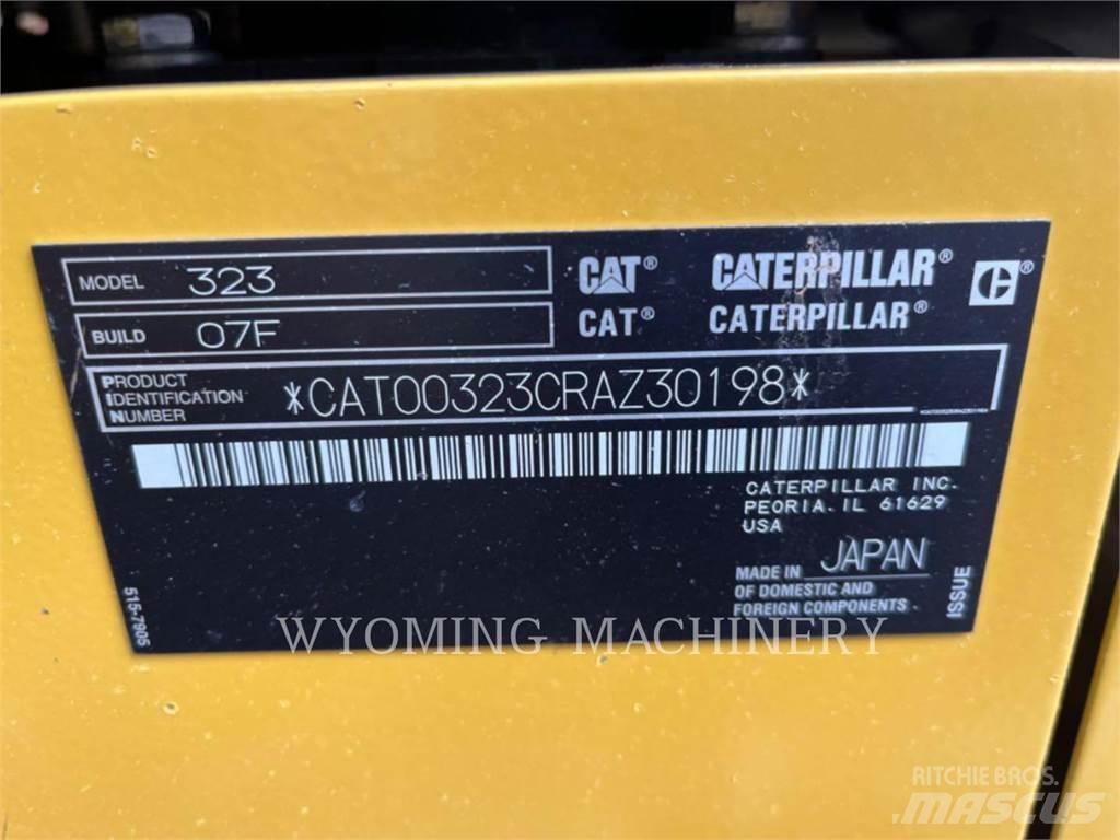 CAT 323 Beltegraver