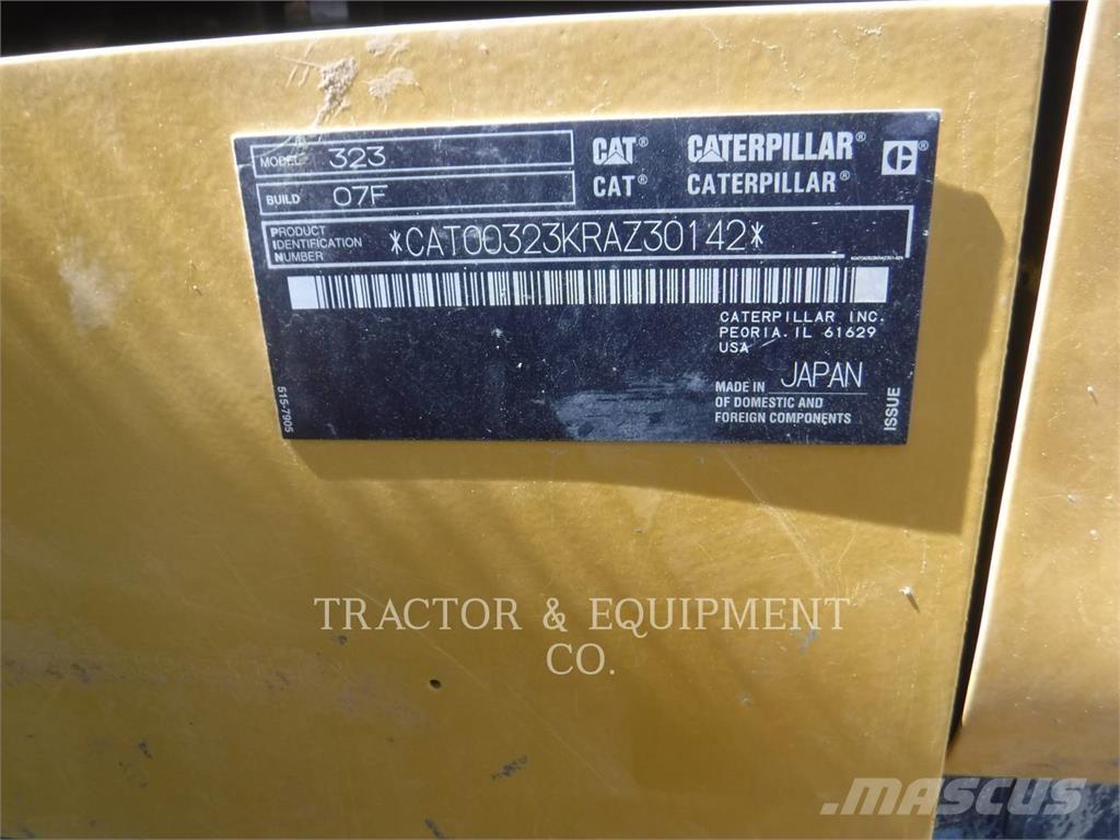 CAT 323 Beltegraver