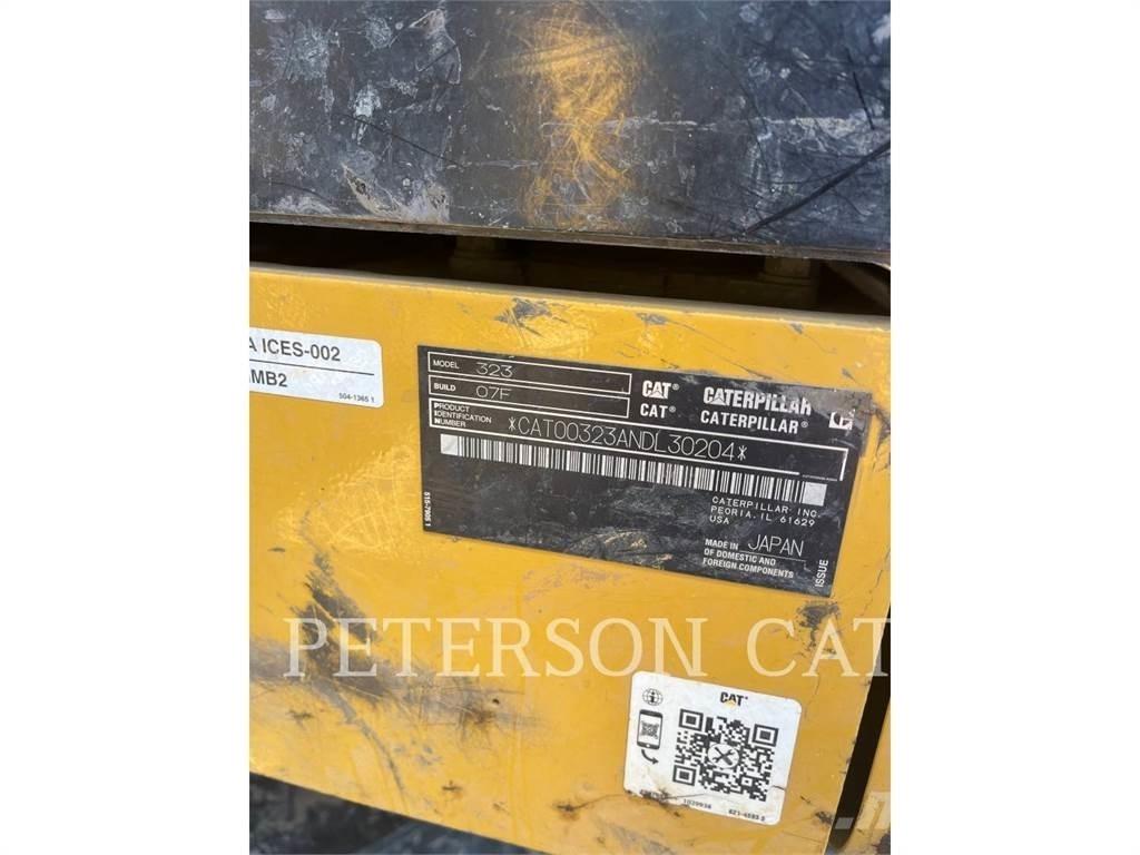 CAT 323 Beltegraver
