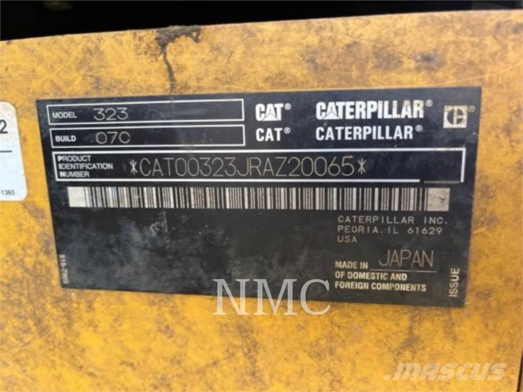 CAT 323 Beltegraver