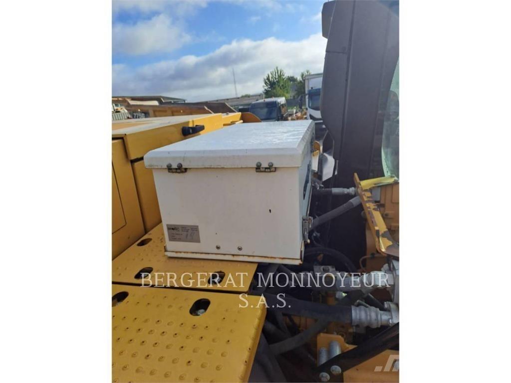 CAT 323-07 Beltegraver