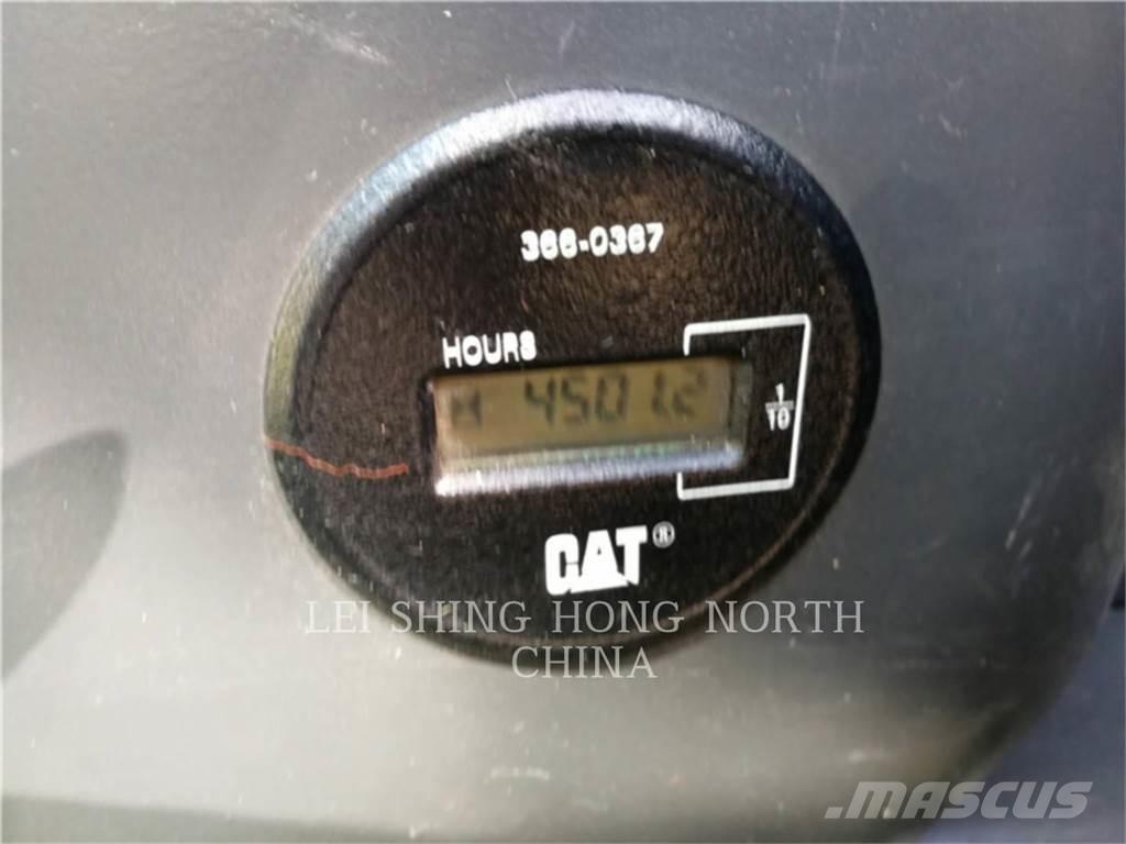 CAT 323D2L Beltegraver