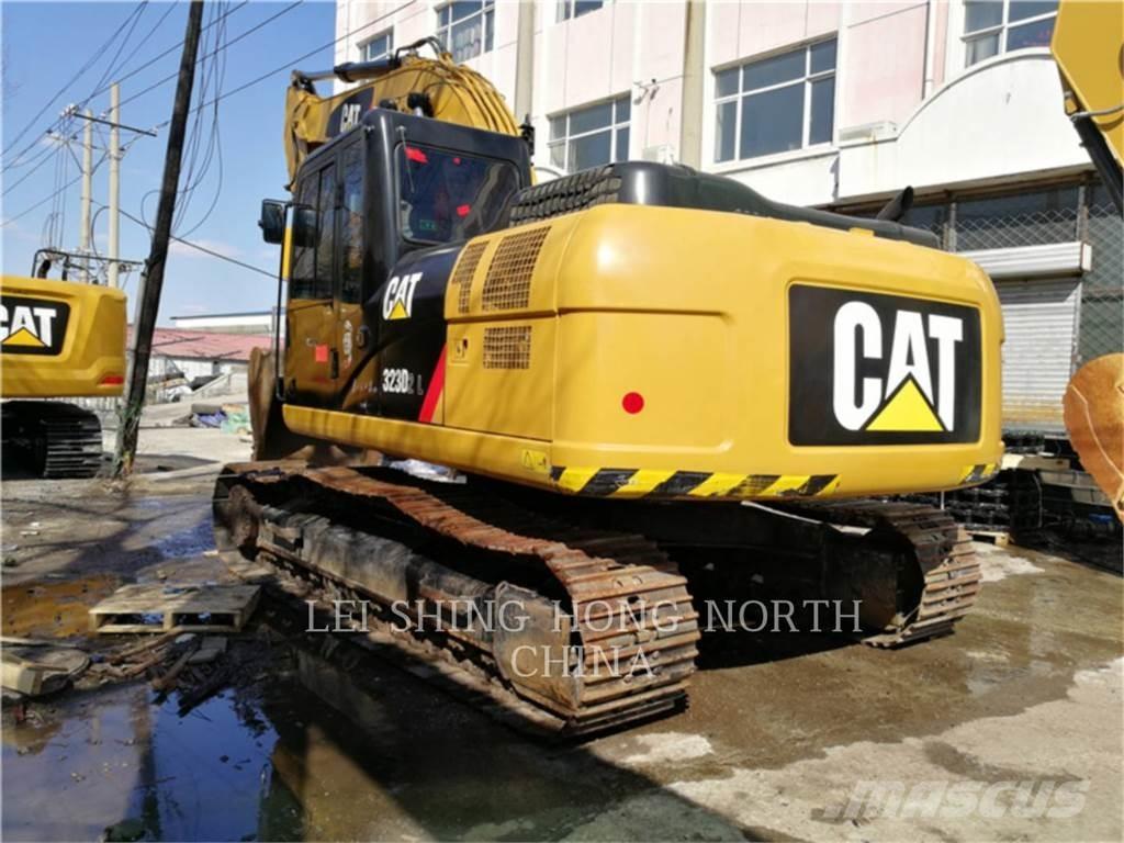 CAT 323D2L Beltegraver