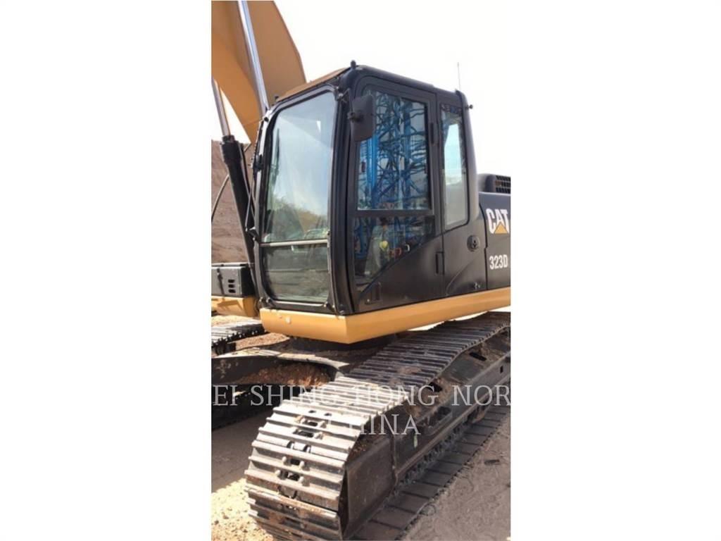 CAT 323D2L Beltegraver