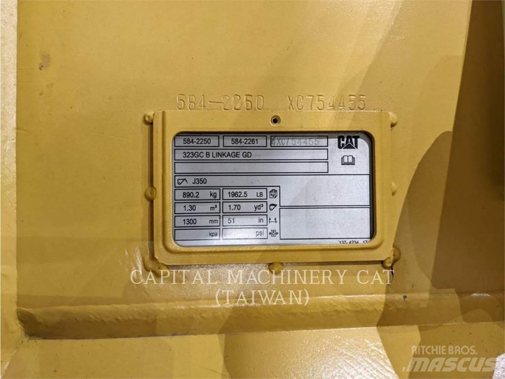 CAT 323GC Skuffer