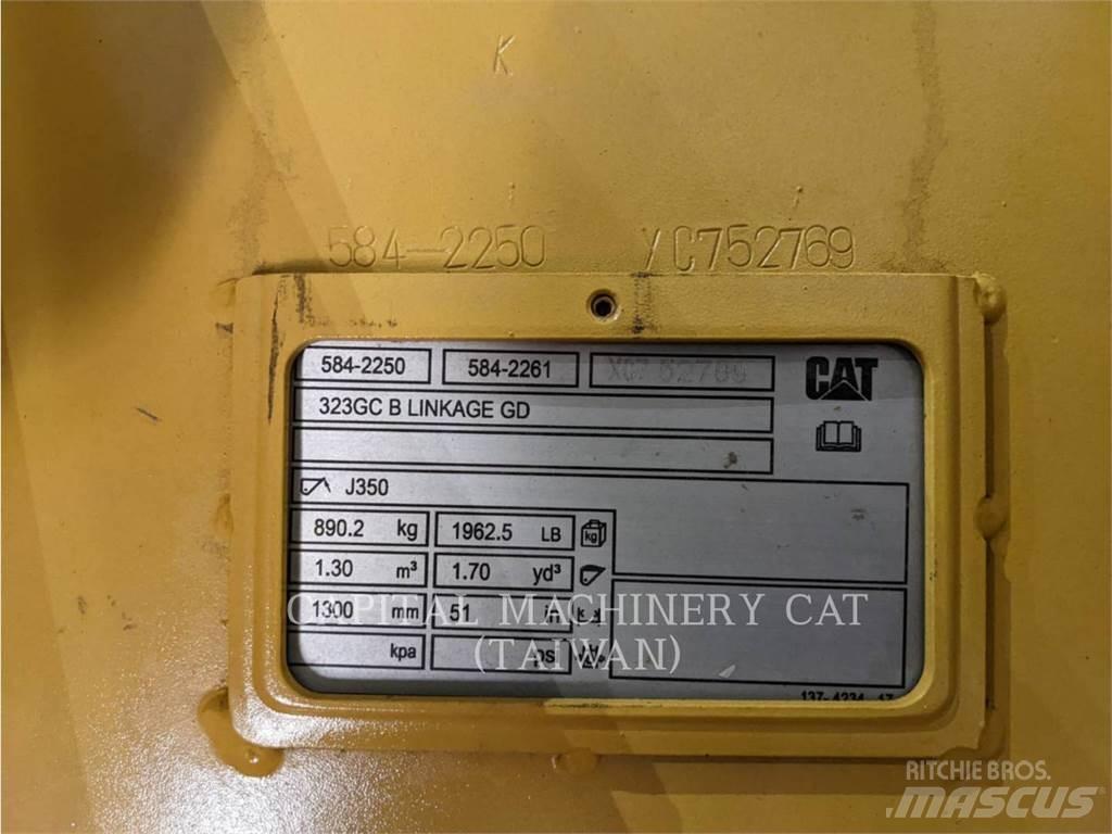 CAT 323GC Skuffer
