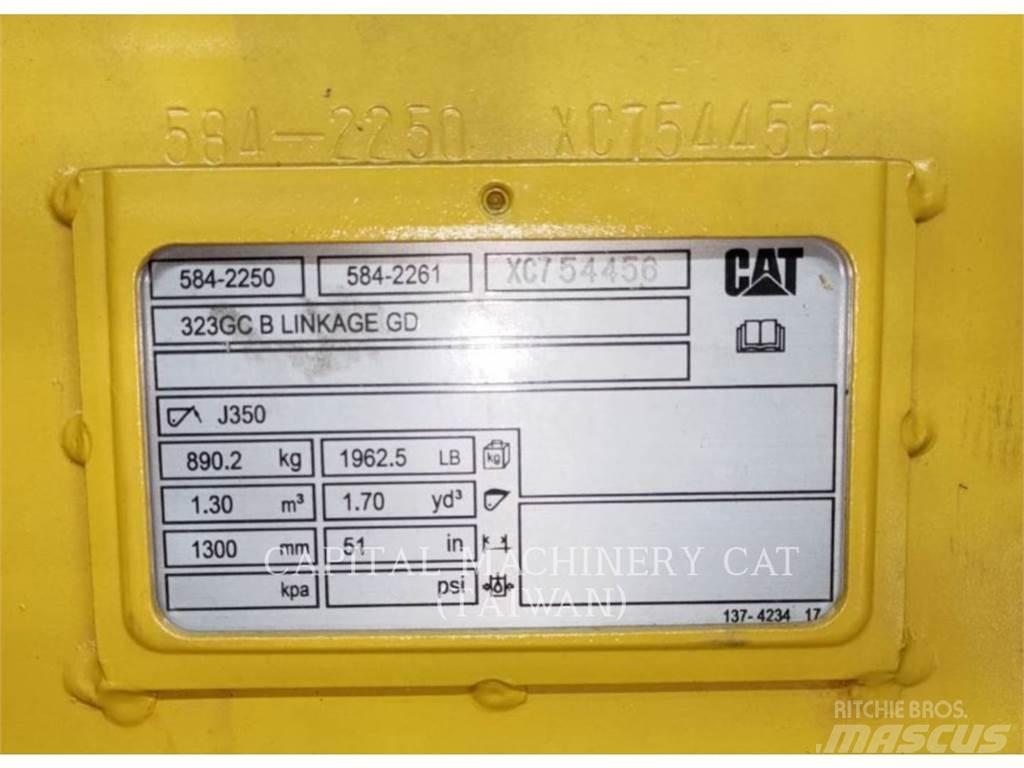 CAT 323GC Skuffer