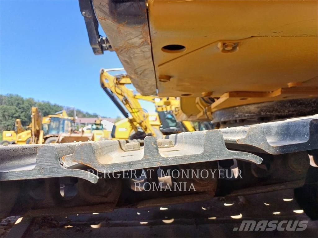 CAT 326FL Beltegraver