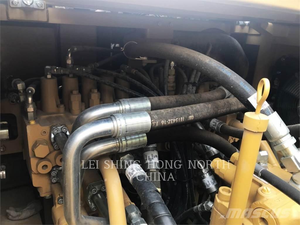 CAT 330D2L Beltegraver