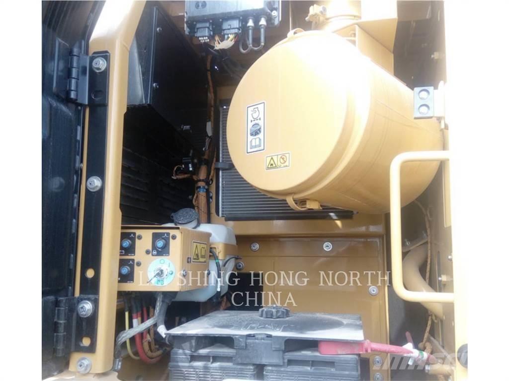 CAT 330D2L Beltegraver