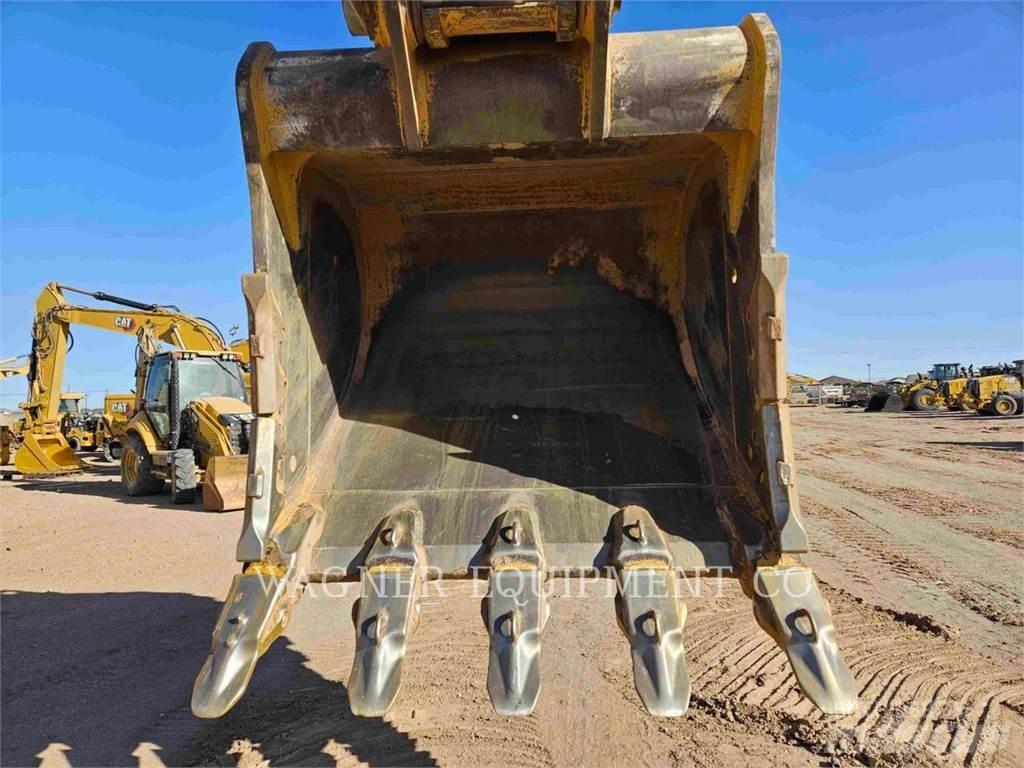 CAT 374 Beltegraver