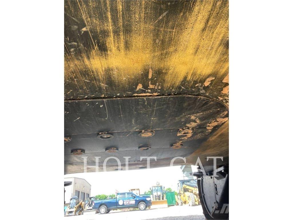 CAT 374 Beltegraver