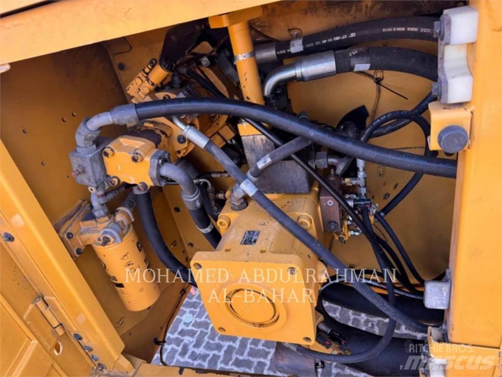 CAT 374D L Beltegraver