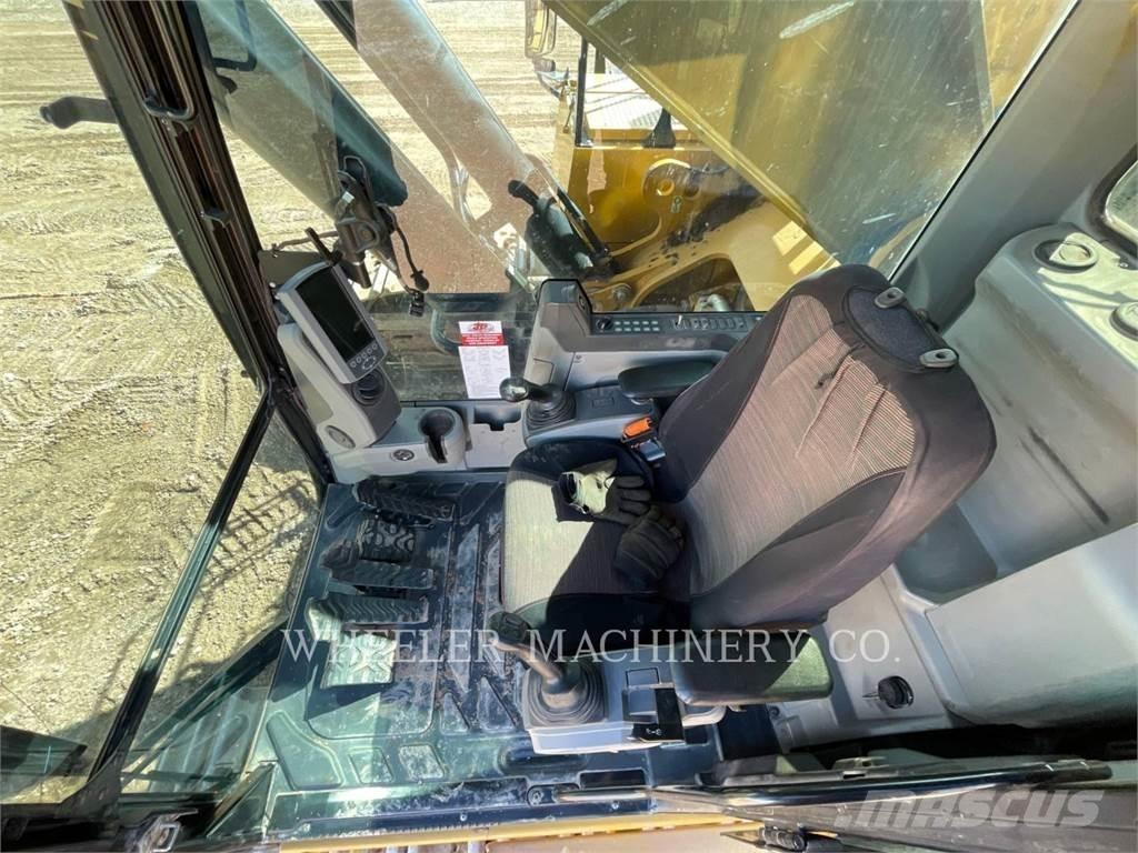 CAT 374F Beltegraver