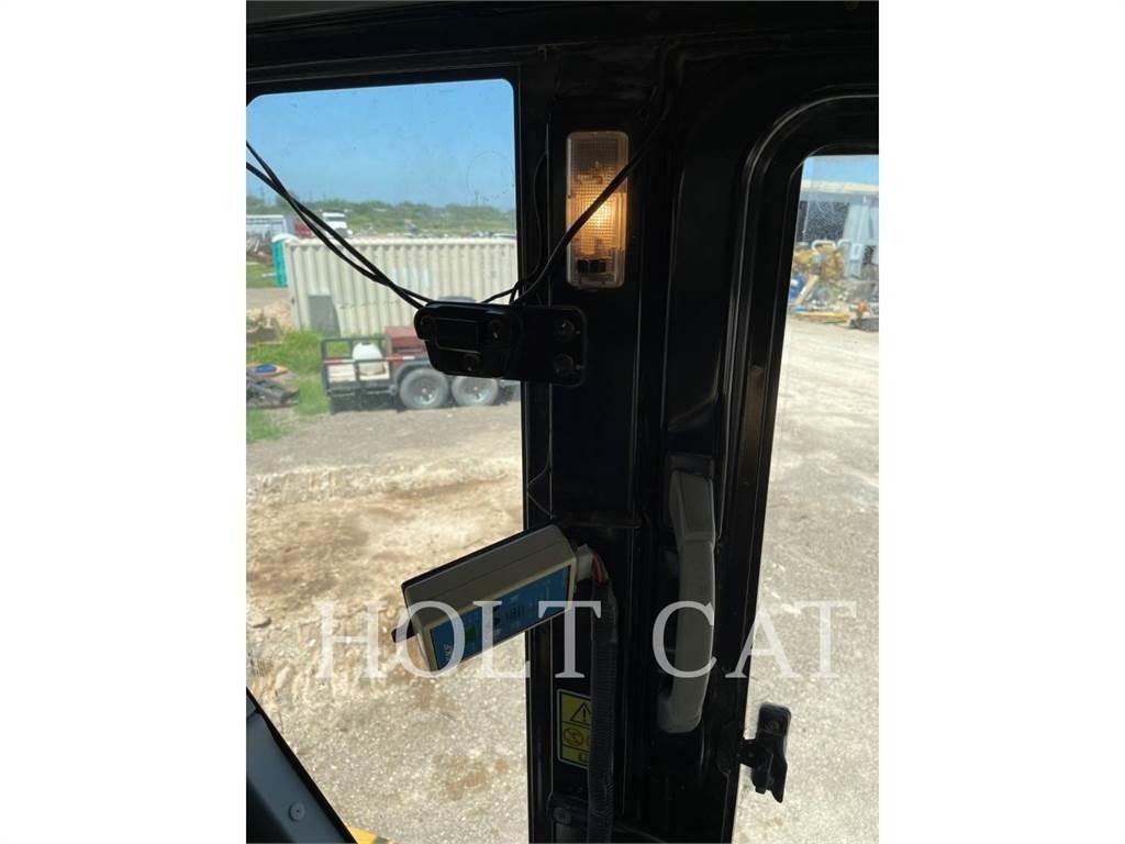 CAT 374FL Beltegraver