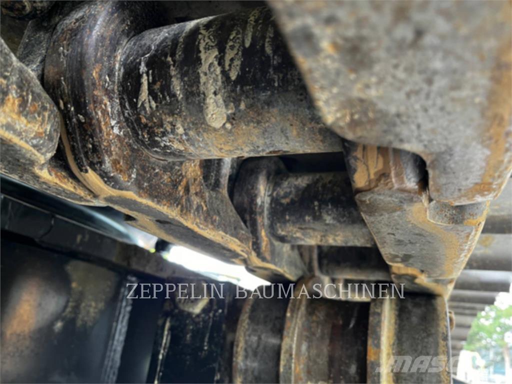 CAT 374FL Beltegraver