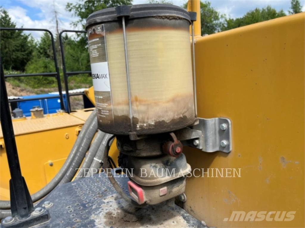 CAT 374FL Beltegraver