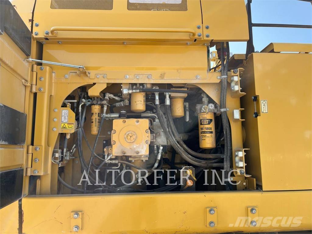 CAT 374FL Beltegraver