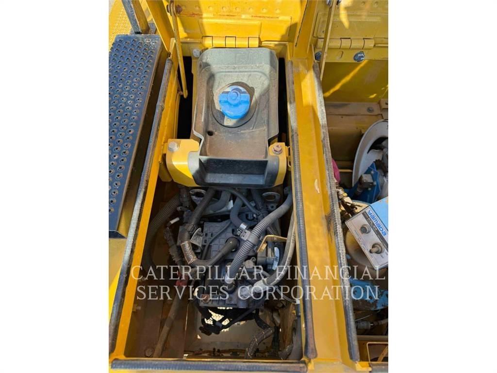 CAT 390FL Beltegraver