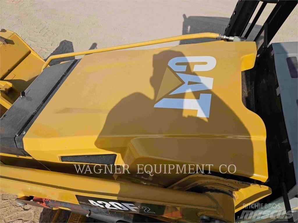 CAT 420F2 4WDS Traktorgravere