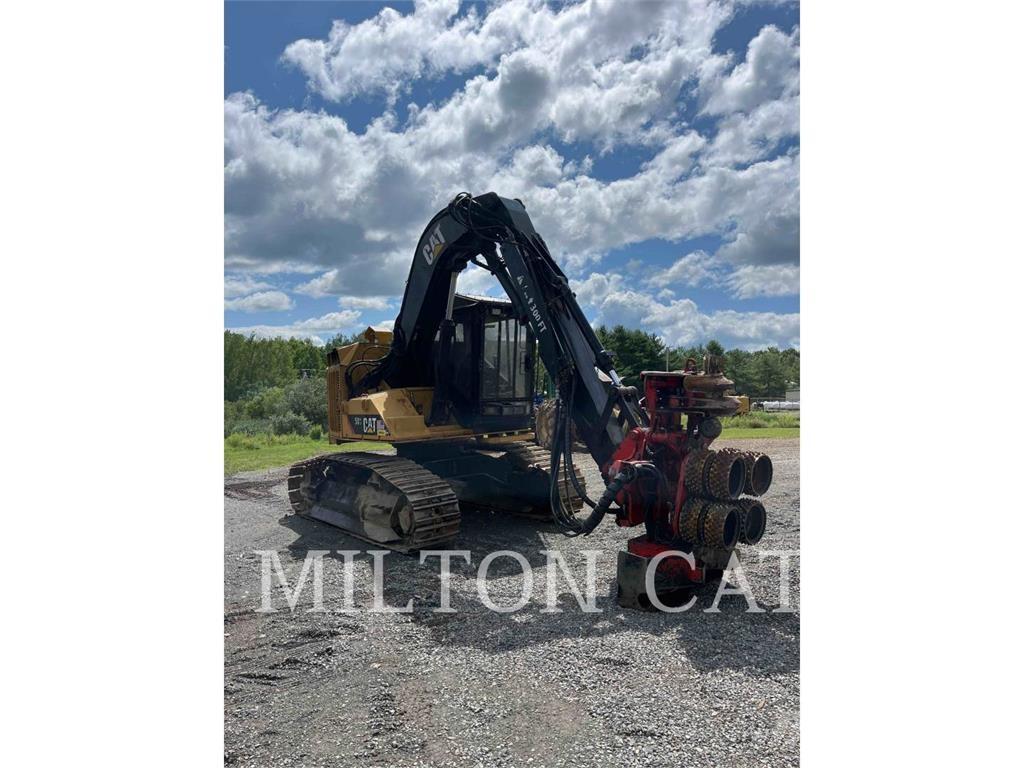 CAT 501 Traktor med skogsutstyr