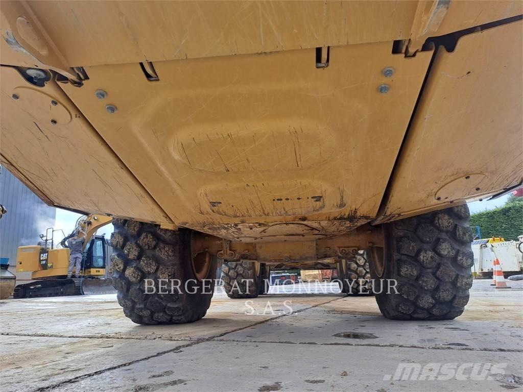CAT 730 Rammestyrte Dumpere