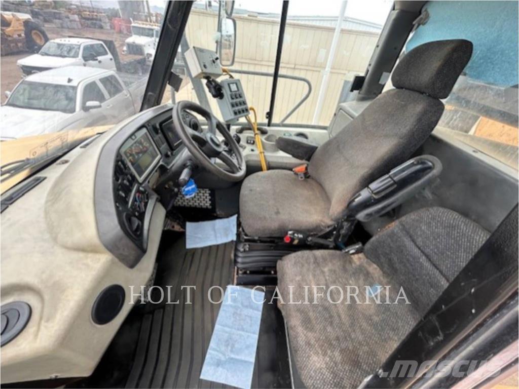 CAT 740B WT Tankbiler