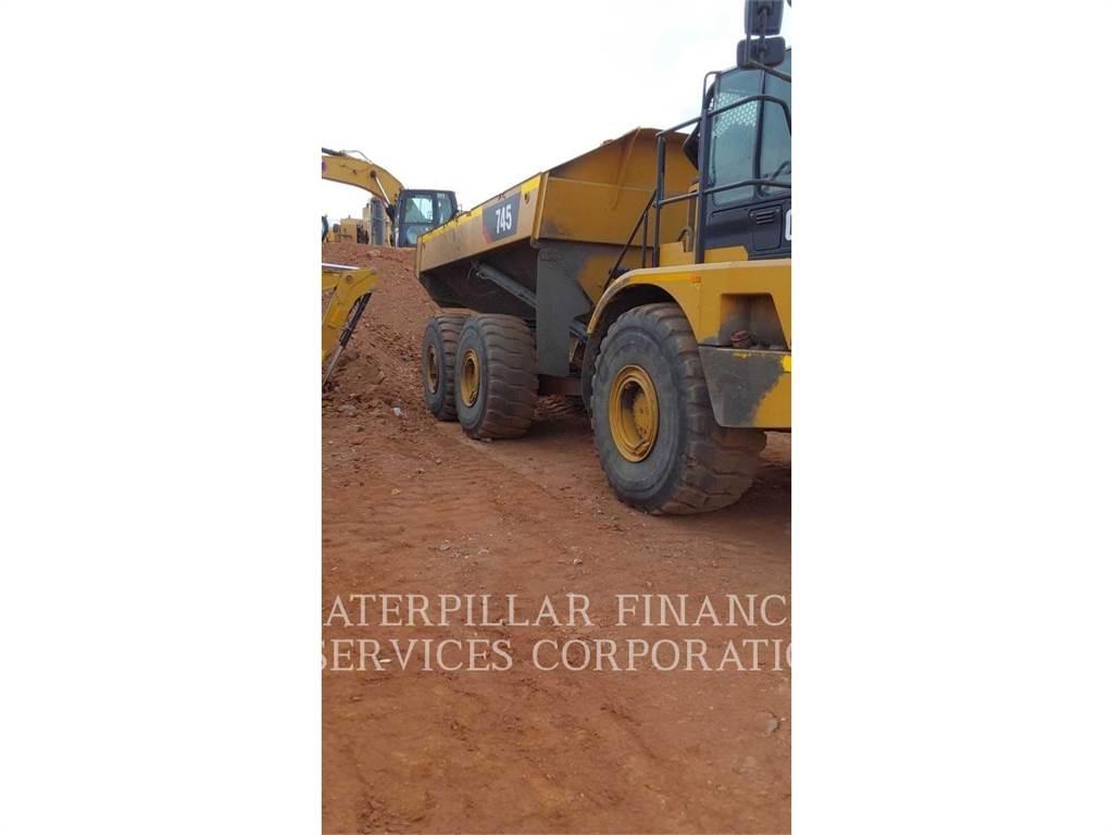 CAT 745 Rammestyrte Dumpere