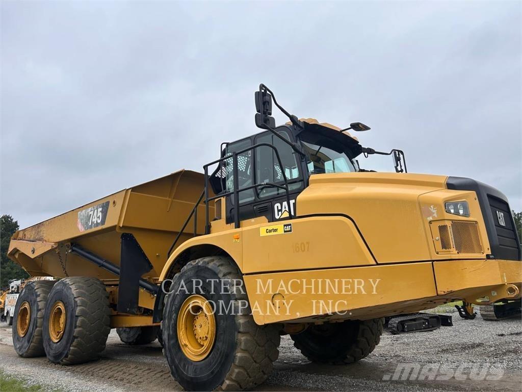 CAT 745-04 Rammestyrte Dumpere