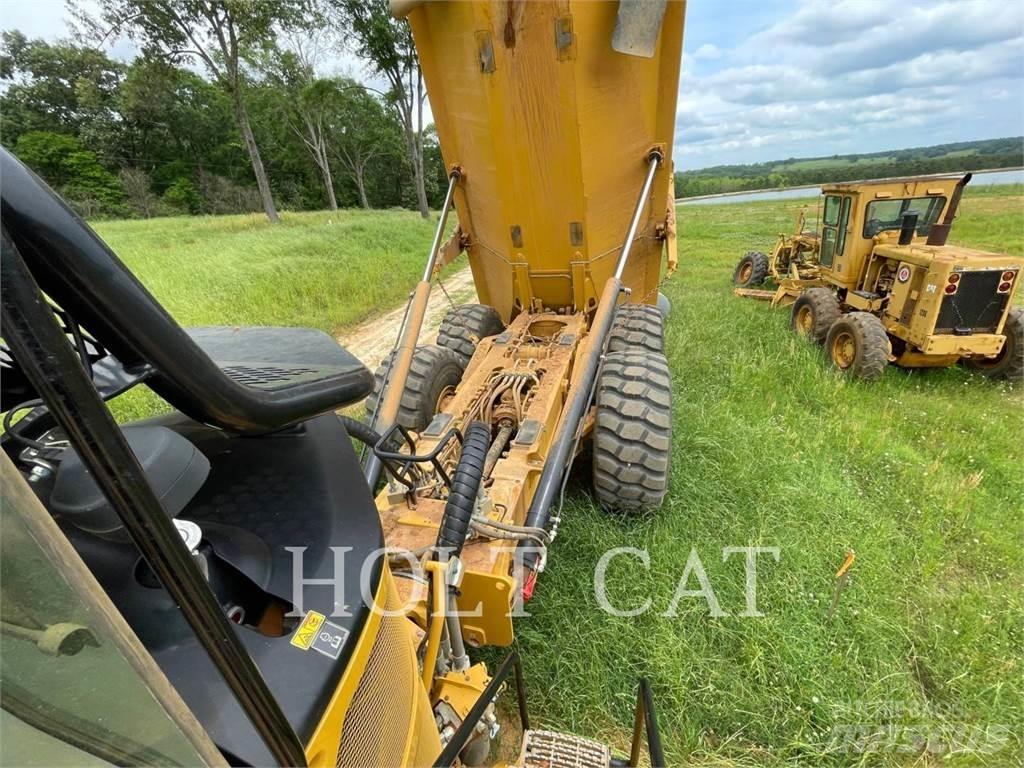 CAT 745-04 Rammestyrte Dumpere