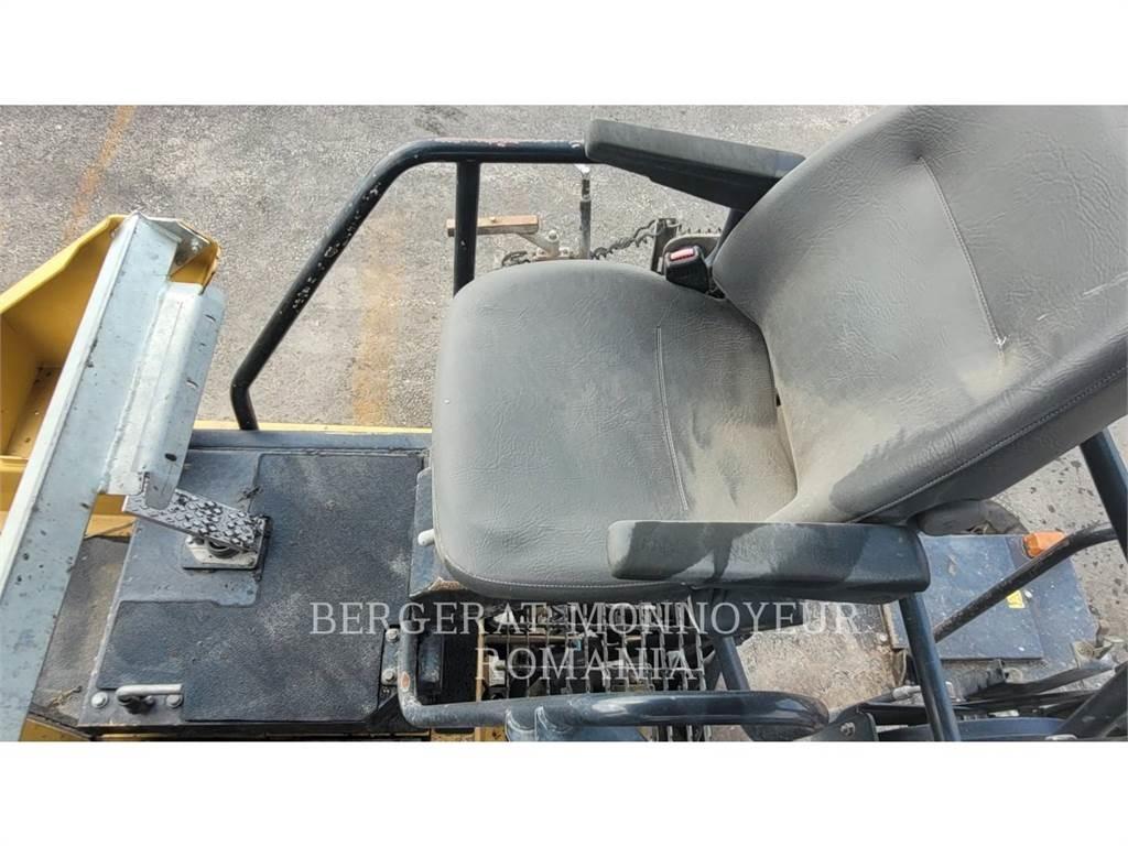 CAT AP-655D Asfaltutleggere