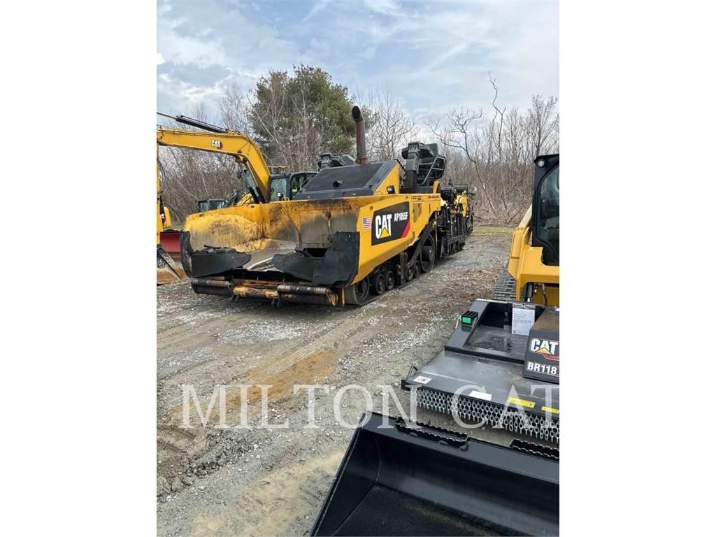 CAT AP1055F Asfaltutleggere