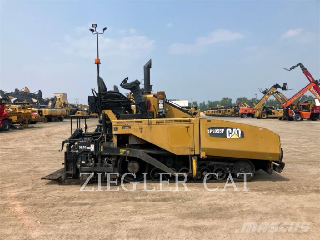 CAT AP1055F Asfaltutleggere
