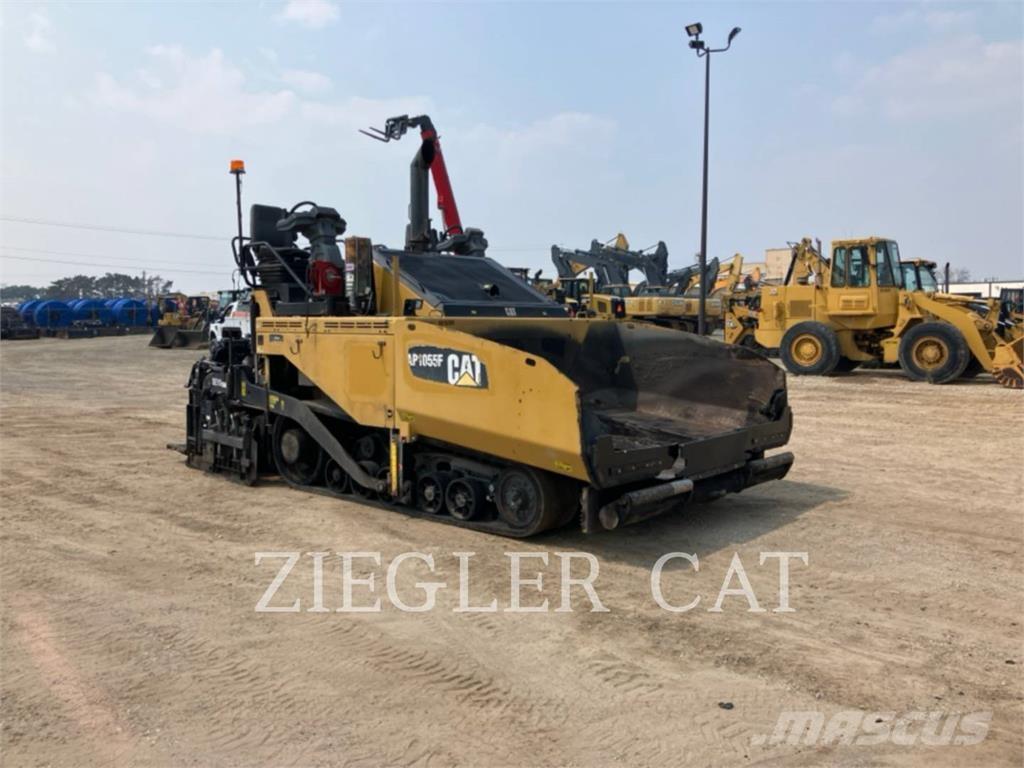 CAT AP1055F Asfaltutleggere