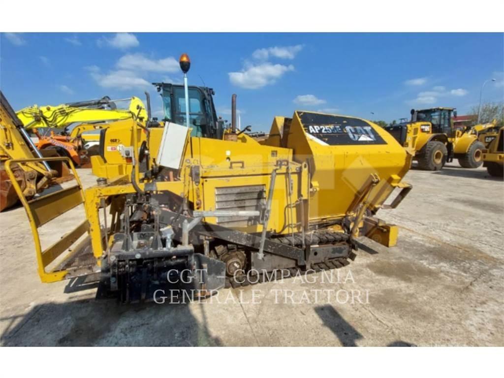 CAT AP255E Asfaltutleggere
