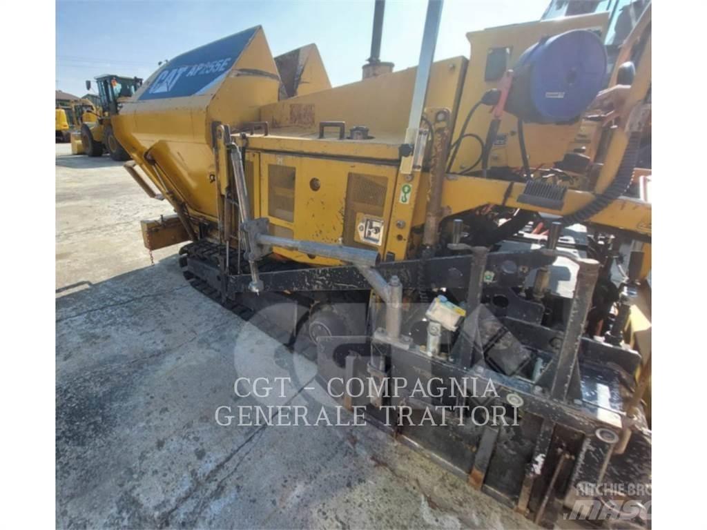 CAT AP255E Asfaltutleggere