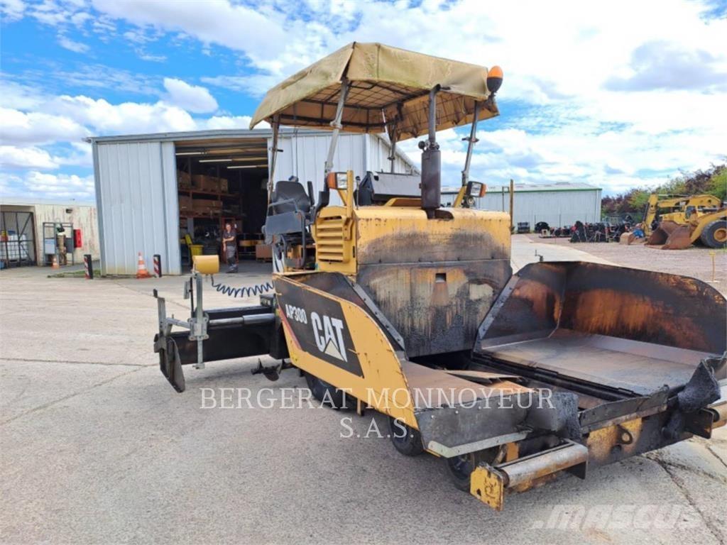 CAT AP300 Asfaltutleggere