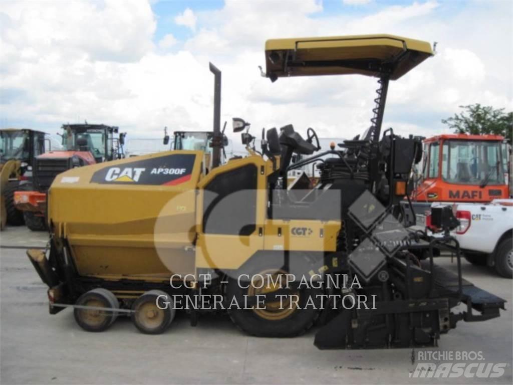 CAT AP300F Asfaltutleggere